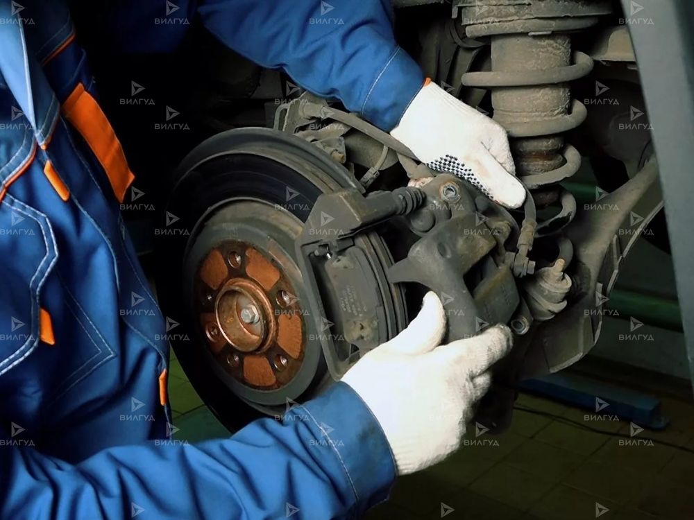 Замена тормозных колодок Ford Explorer в Улан-Удэ